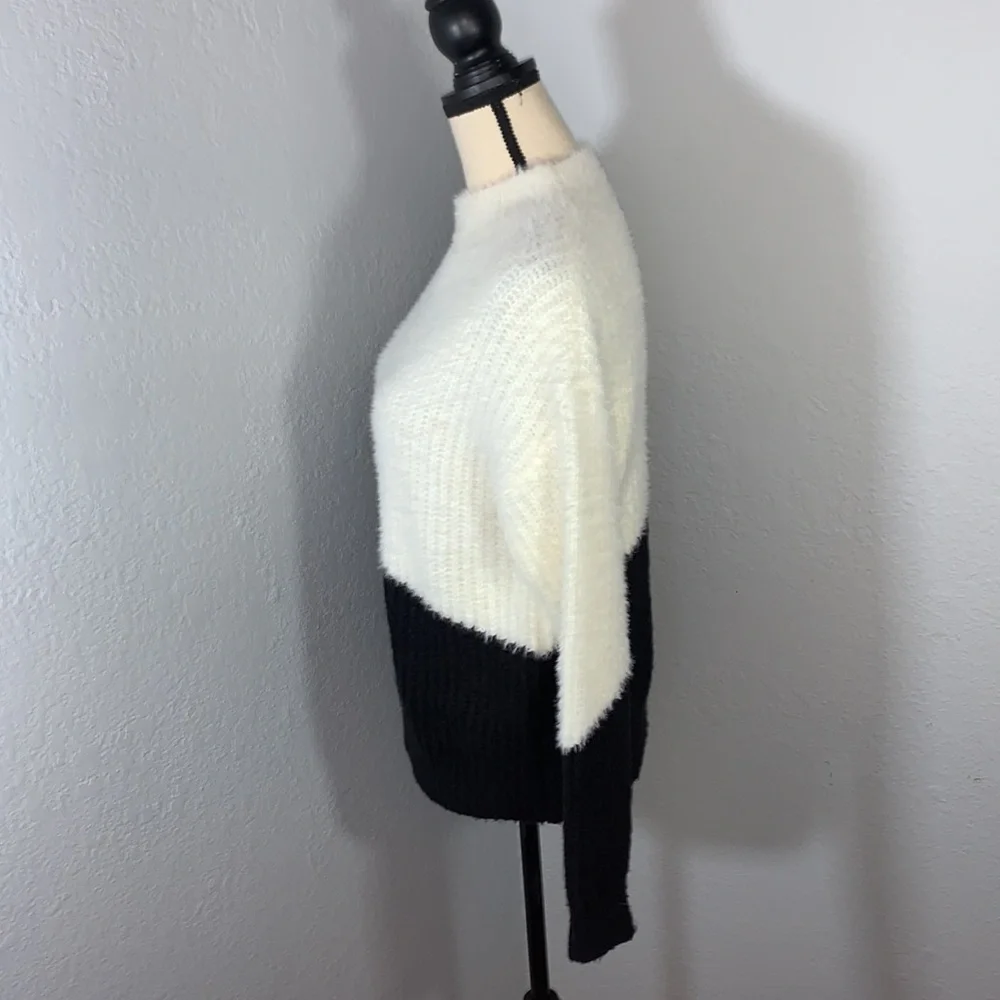 Cocobleu New York Eyelash Knit Colorblock Sweater (Size S)